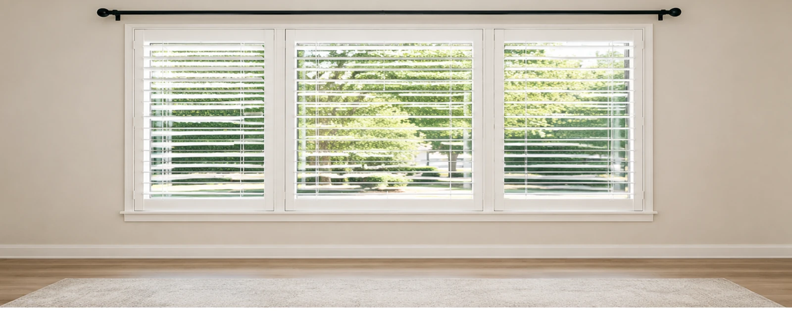 Window blinds and curtains in a finished room
